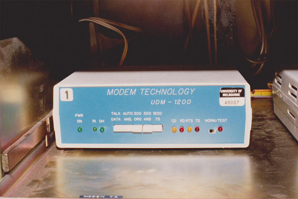 1200bps modem c1983 1200bps modem c1983